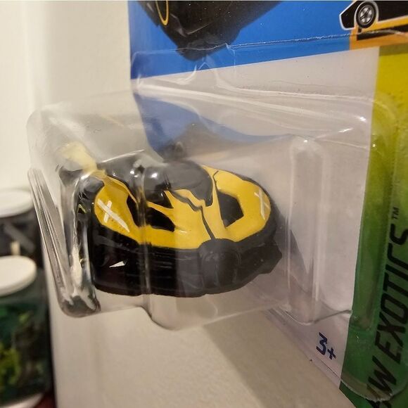 HotWheels Yellow Bugatti Bolide HW Exotics - Picture 4 of 7